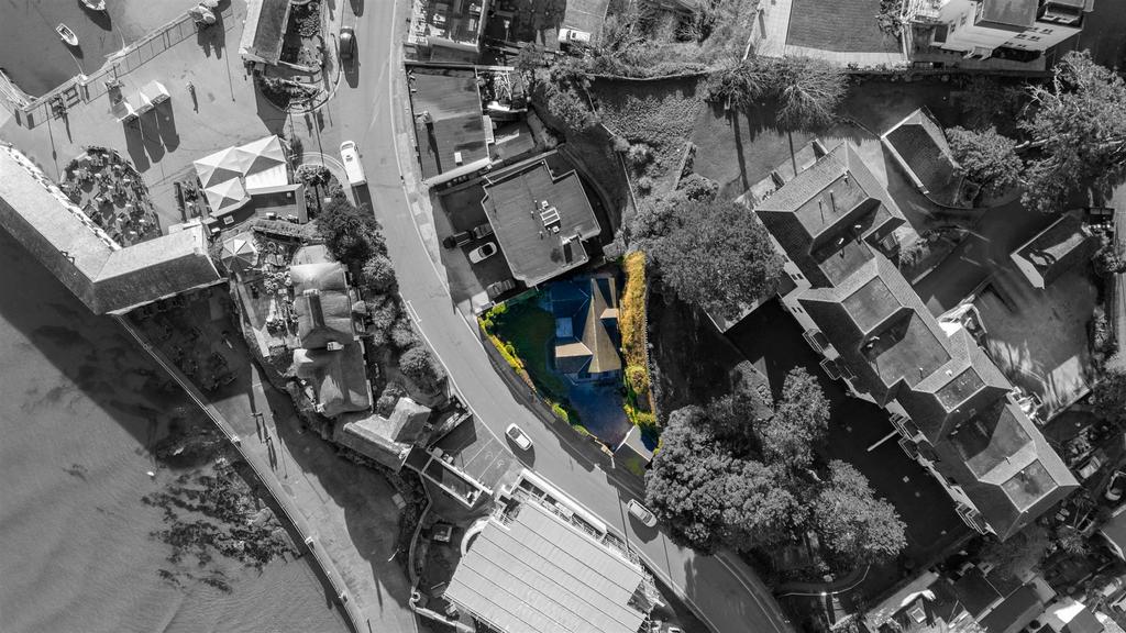 A21 - The Coach House Drone - 250228.jpg