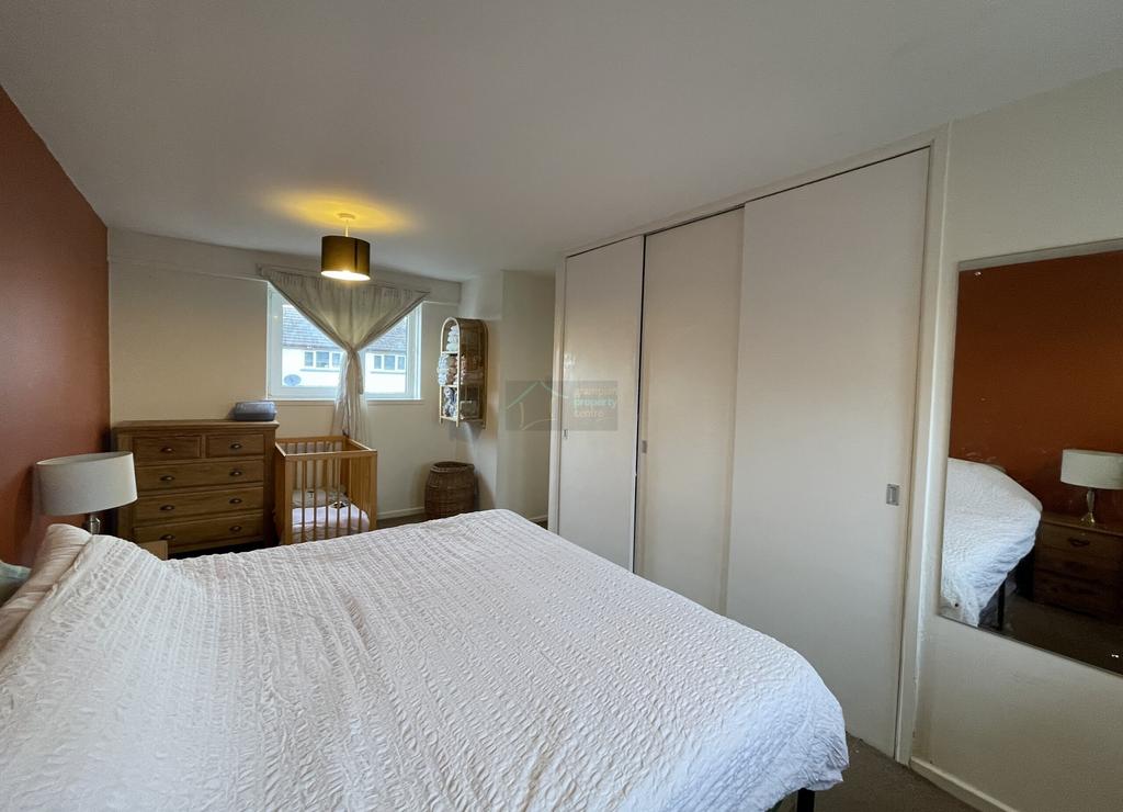 Bedroom 1b.JPG