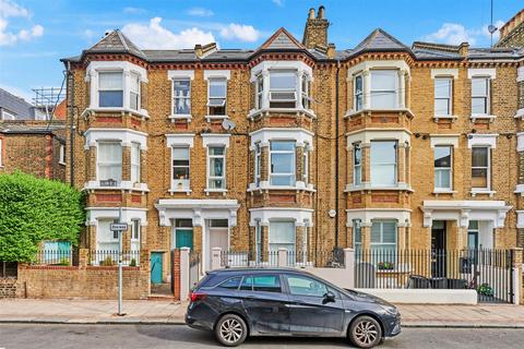 2 bedroom flat to rent, Warriner Gardens, London SW11