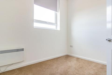 1 bedroom flat to rent, New Road Avenue, Kent ME4