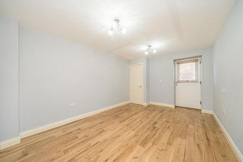 1 bedroom flat for sale, Belmont Road, Twickenham TW2