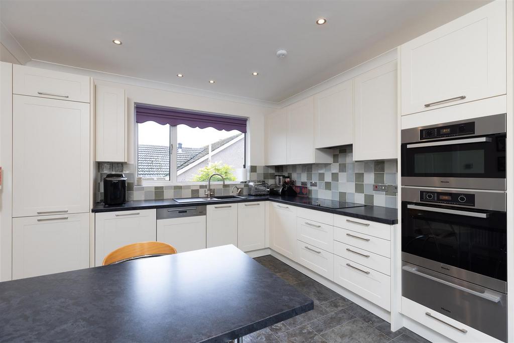 4 F8 A8222.jpg
