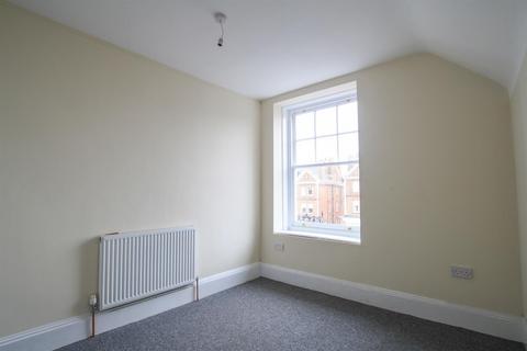 1 bedroom flat to rent, Kirkley Cliff Road, Lowestoft