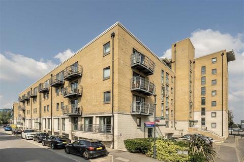 2 bedroom flat to rent, Glaisher Street, London SE8