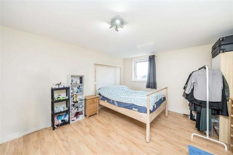 2 bedroom flat to rent, Glaisher Street, London SE8