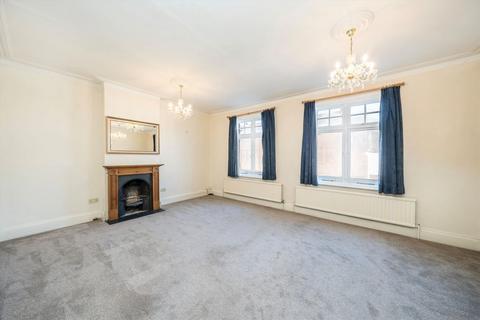 2 bedroom maisonette to rent, High Street, Hampton TW12