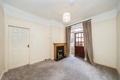 2 bedroom maisonette to rent, High Street, Hampton TW12