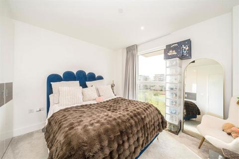 2 bedroom flat for sale, Kidbrooke Park Road, London SE3
