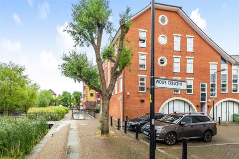 27 Wolfe Crescent, London, SE16 6SF