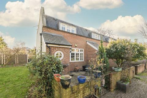 2 bedroom end of terrace house for sale, Langford Close, London W3