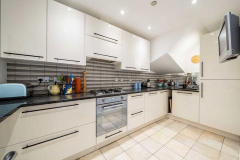 2 bedroom end of terrace house for sale, Langford Close, London W3