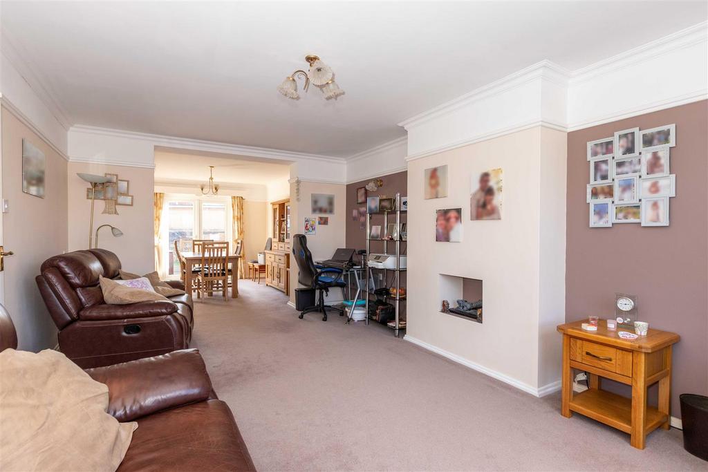 Chesswood Rd 72-18.jpg