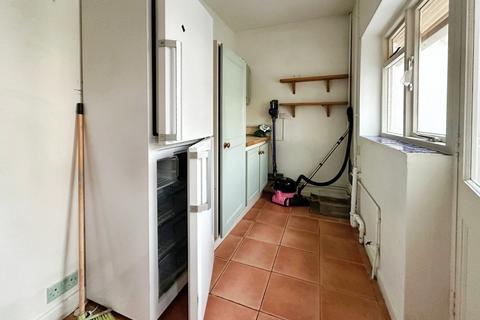 32 Barry Drive, Kirby Muxloe, Leicester, LE9 2HH