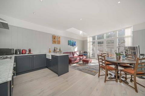 1 bedroom flat for sale, Willow Mews, London W12