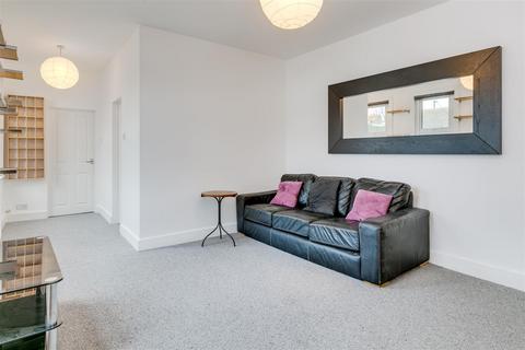 1 bedroom property to rent, Darwin Road, London