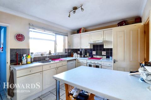 4 bedroom detached house for sale, Station Road North, Belton