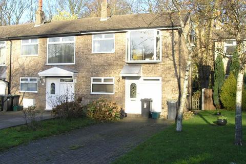 3 bedroom mews to rent, Turnlee Close, Glossop, Derbyshire