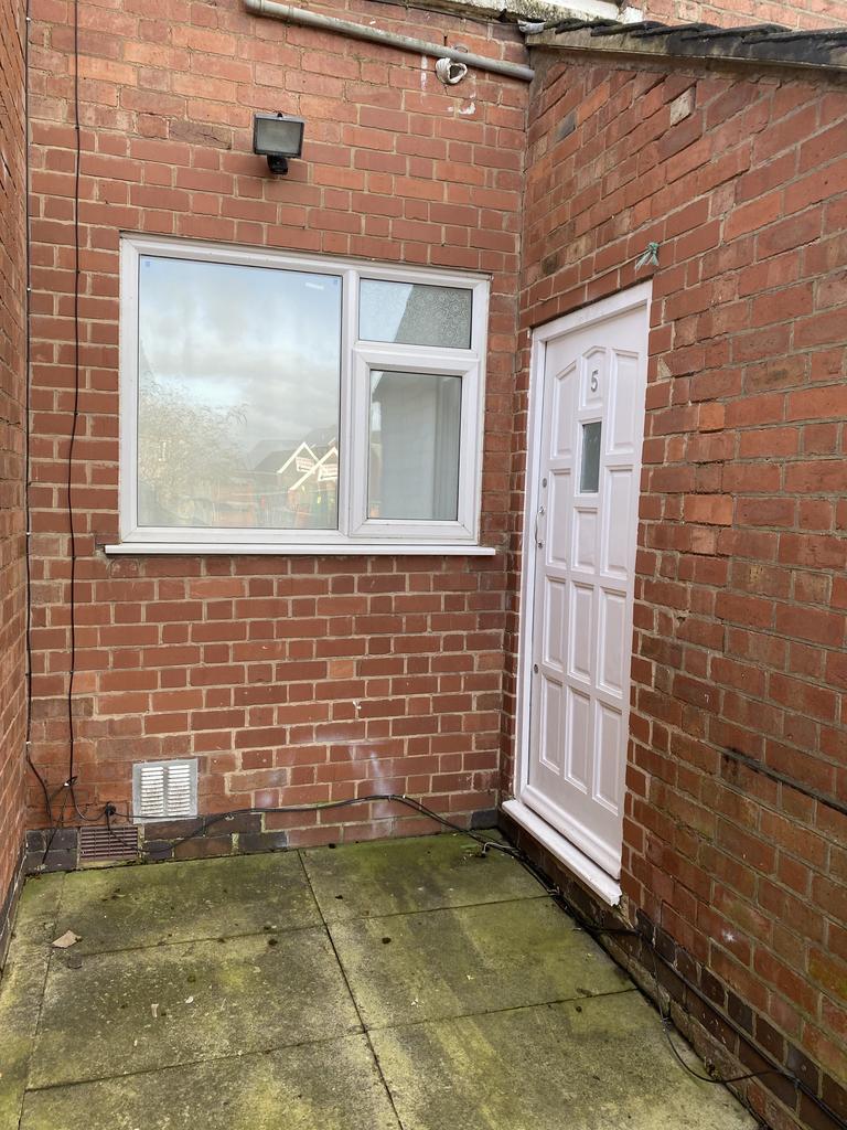FLAT 5 Hastings Road CV2 4 JG