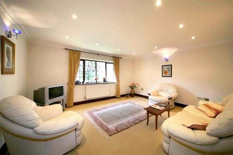 4 bedroom detached house to rent, Westwood Road, Windlesham, Surrey, GU20