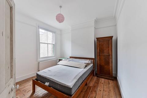 3 bedroom flat to rent, Shacklewell Lane, Hackney, London, E8