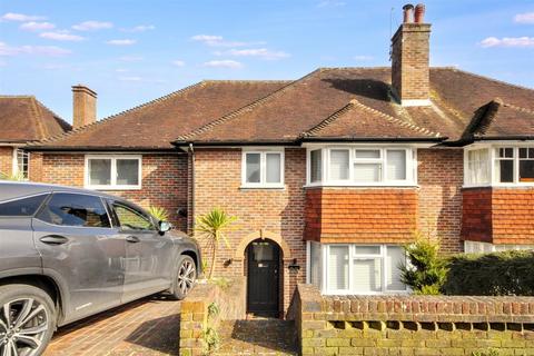 3 bedroom house to rent, Pewley Way, Guildford