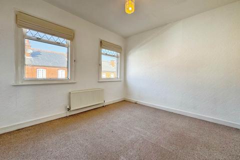 2 bedroom terraced house to rent, Waldeck Street, Reading RG1