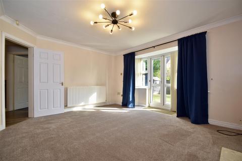 4 bedroom detached house to rent, Price Close, Bicester