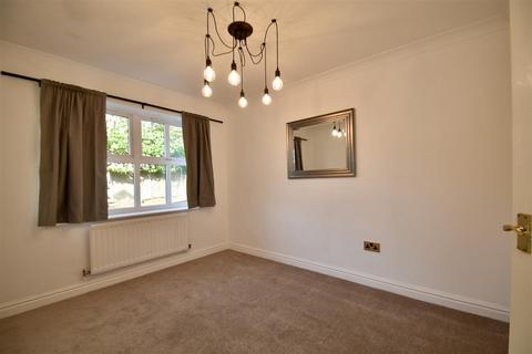 4 bedroom detached house to rent, Price Close, Bicester