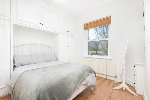 2 bedroom flat to rent, Fulham Palace Road, London W6