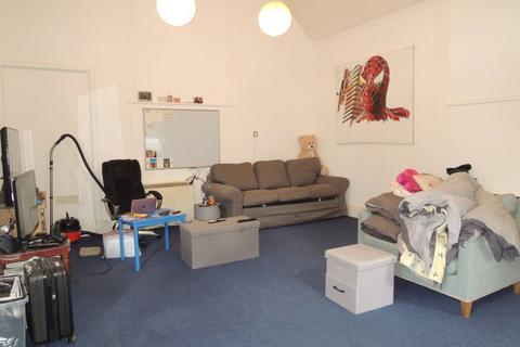 Studio to rent, LEXDEN