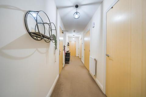 24 Blackburn Close, Headington, Oxford, OX3 7TX