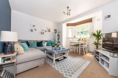 2 bedroom flat to rent, Mount Ephraim Road, London SW16