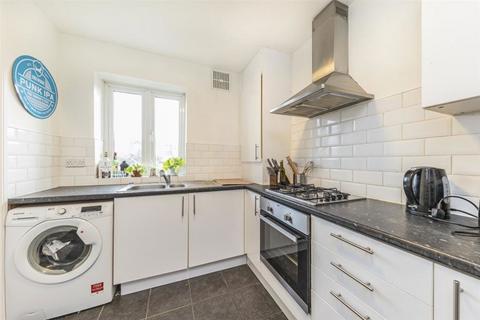 2 bedroom flat to rent, Invicta Road, London SE3