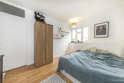 2 bedroom flat to rent, Invicta Road, London SE3