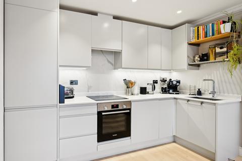 Flat 6, 2 Sutherland Road, London, W13 0DT