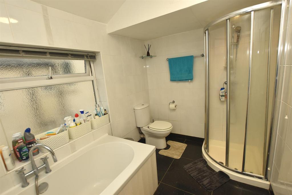 Spacious Bath/Shower Room