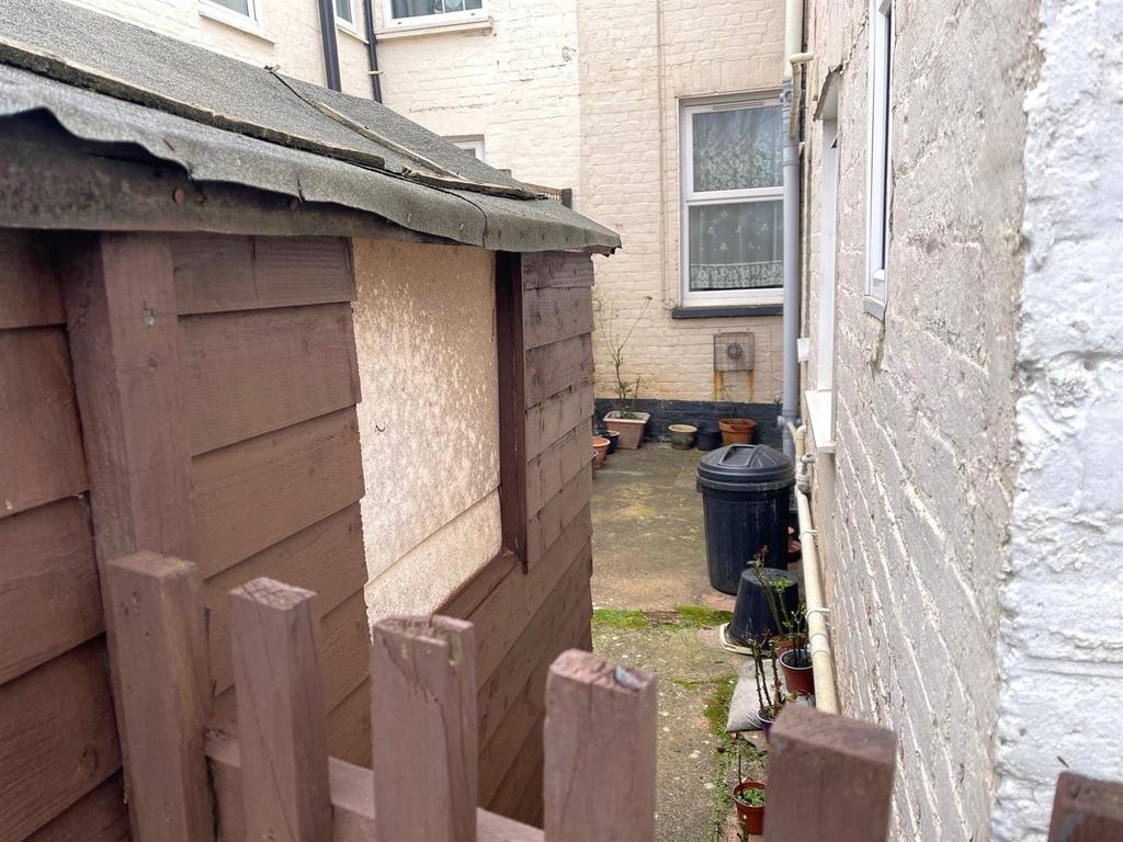 Gated Side Area