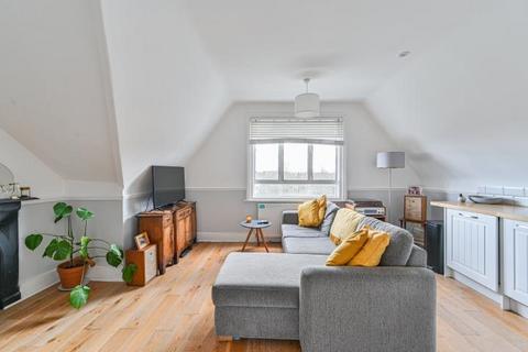 2 bedroom flat for sale, Grove Park, London, SE5