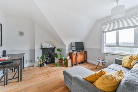 2 bedroom flat for sale, Grove Park, London, SE5