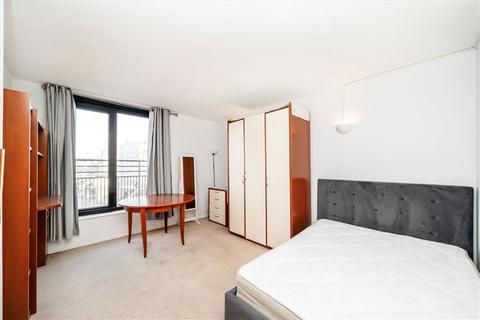 Studio to rent, Cromwell Road, London SW7