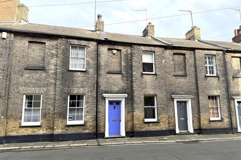 HISTORIC LYNN - Victorian 2 Bedroom Town House with Garage