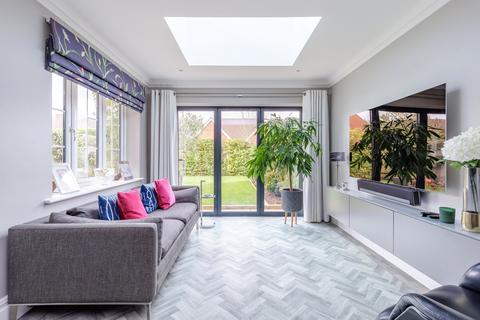 1 High Acre Close, Fetcham, Leatherhead, KT22 9FH