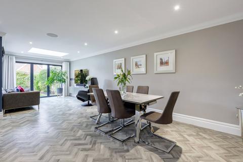 1 High Acre Close, Fetcham, Leatherhead, KT22 9FH