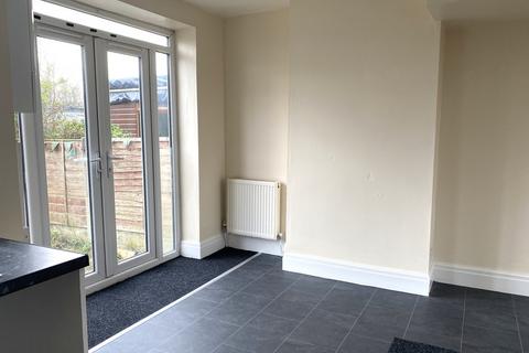 3 bedroom terraced house to rent, Lowesway, Blackpool FY4