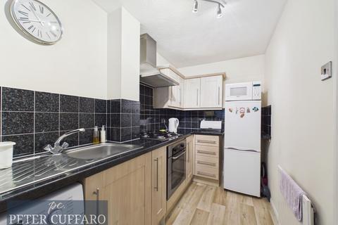 2 bedroom cluster house for sale, Lawrence Avenue, Ware SG12