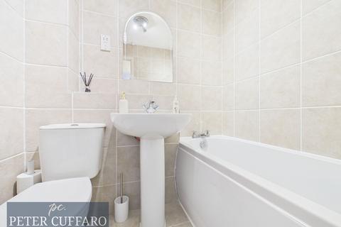 2 bedroom cluster house for sale, Lawrence Avenue, Ware SG12
