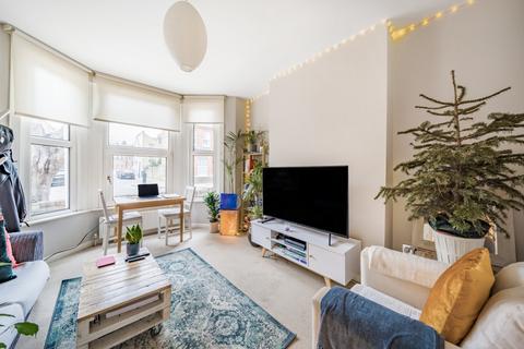 2 bedroom flat to rent, Glenelg Road Brixton SW2