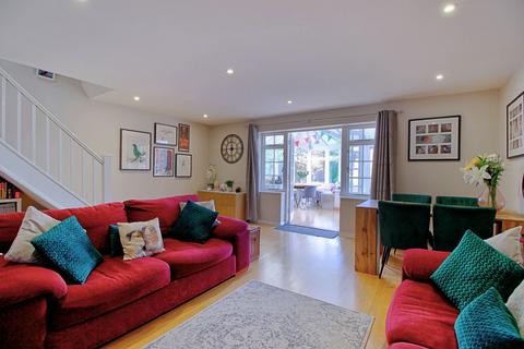 8 Cambrian Way, Finchampstead, Wokingham, RG40 3JF
