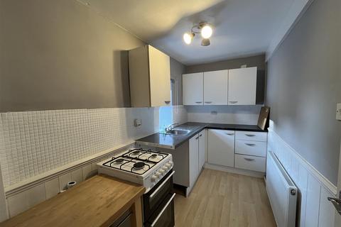 2 bedroom terraced house to rent, Huddersfield Road, Bradford BD12