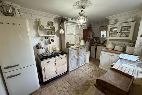 12 Scratton Road, Stanford-le-hope, SS17 0NZ
